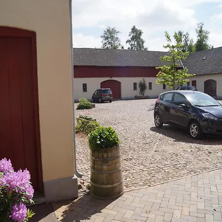 89 With Hot Tub Middelfart